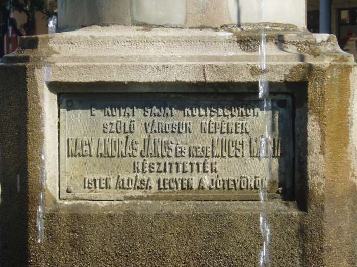 Hódmezővásárhely, Kálvin tér 04. Kútfelirat.jpg Hódmezővásárhely, Kálvin tér 04. Kútfelirat.jpg