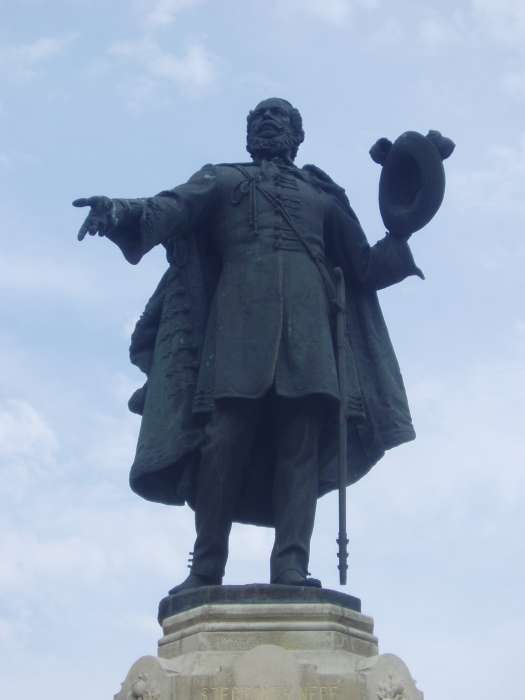 Szeged, Klauzál tér: Kossuth szobor 1.kép.jpg Szeged, Klauzál tér: Kossuth szobor 1.kép.jpg