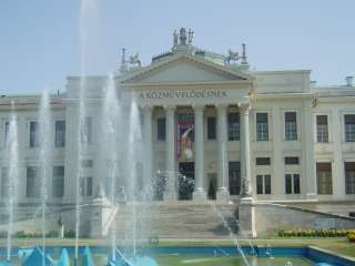 Szeged, Roosevelt tér 1-3.jpg Szeged, Roosevelt tér 1-3.jpg